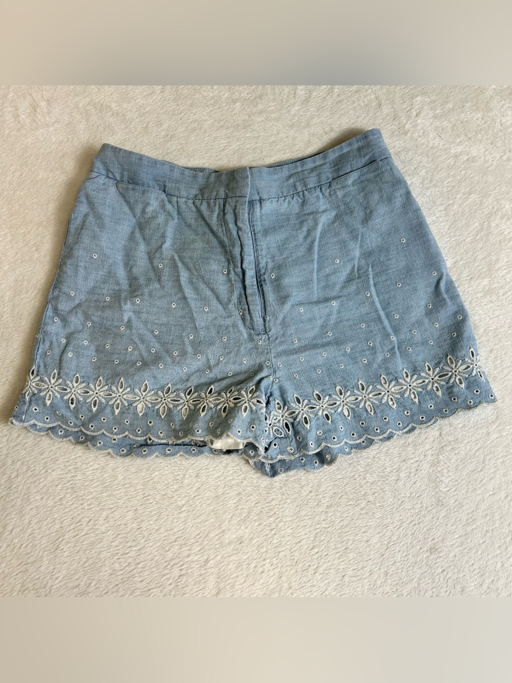 J Crew Women's Shorts Size 4 Blue Scalloped Chambray Eyelet Coastal Nautical